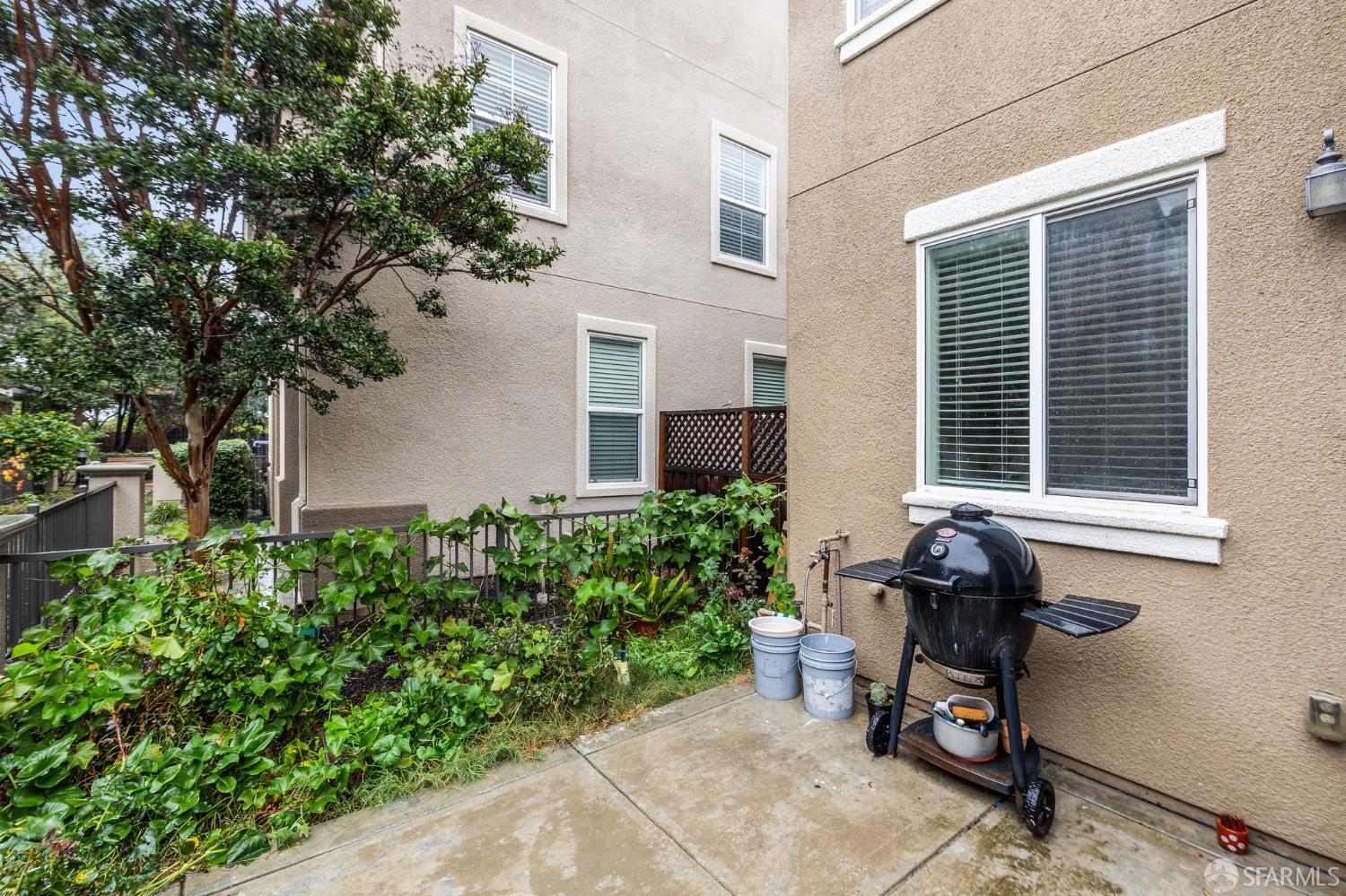 Detail Gallery Image 6 of 38 For 205 Montevina Way, Hayward,  CA 94545 - 5 Beds | 3 Baths