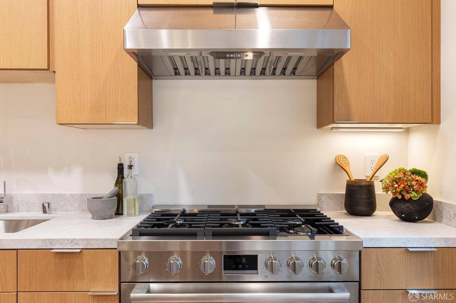 Detail Gallery Image 20 of 66 For 3983 19th St, San Francisco,  CA 94114 - 4 Beds | 2/1 Baths