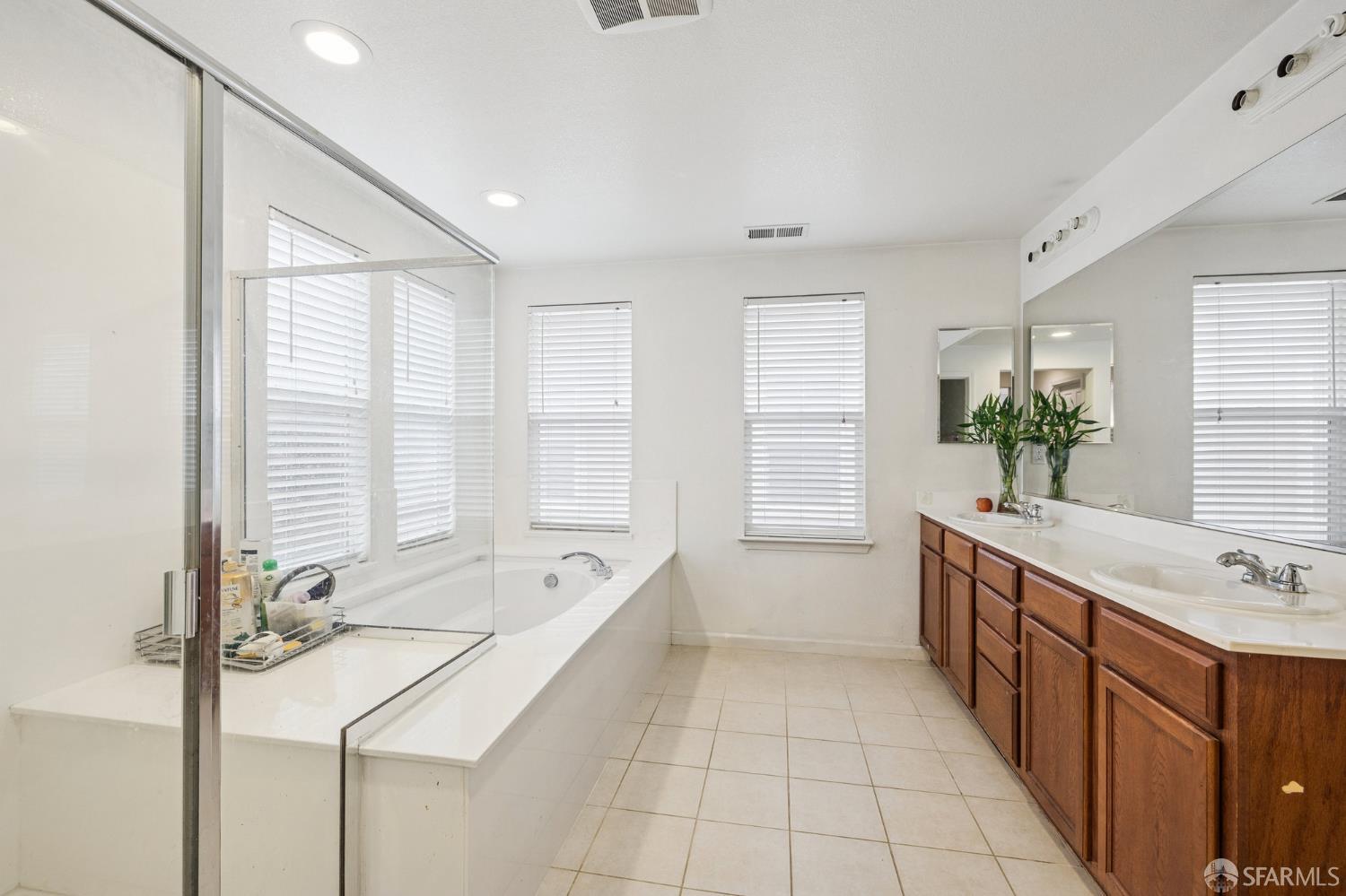 Detail Gallery Image 26 of 38 For 205 Montevina Way, Hayward,  CA 94545 - 5 Beds | 3 Baths