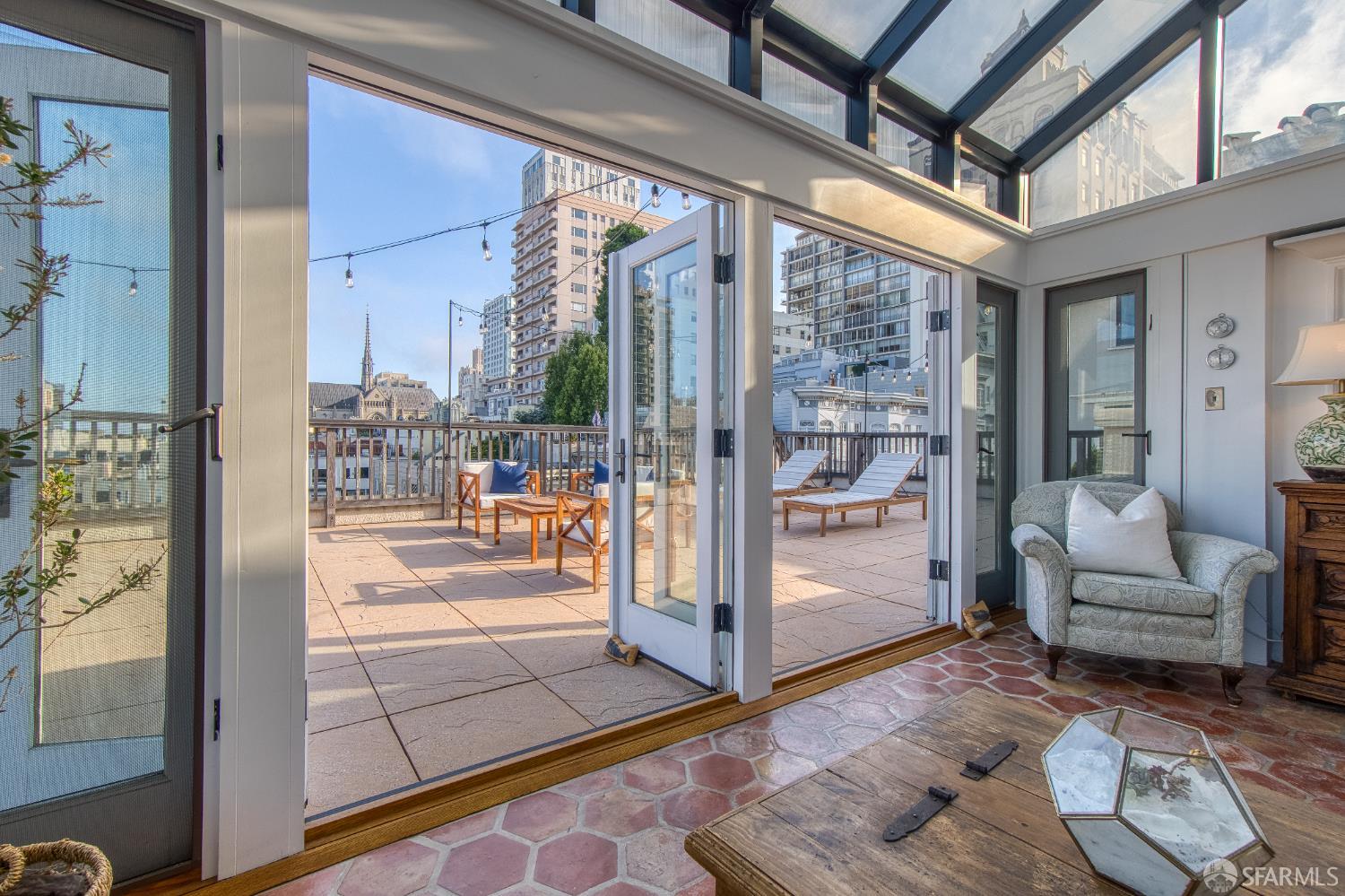 Detail Gallery Image 5 of 46 For 1244 Washington St, San Francisco,  CA 94108 - 2 Beds | 2 Baths