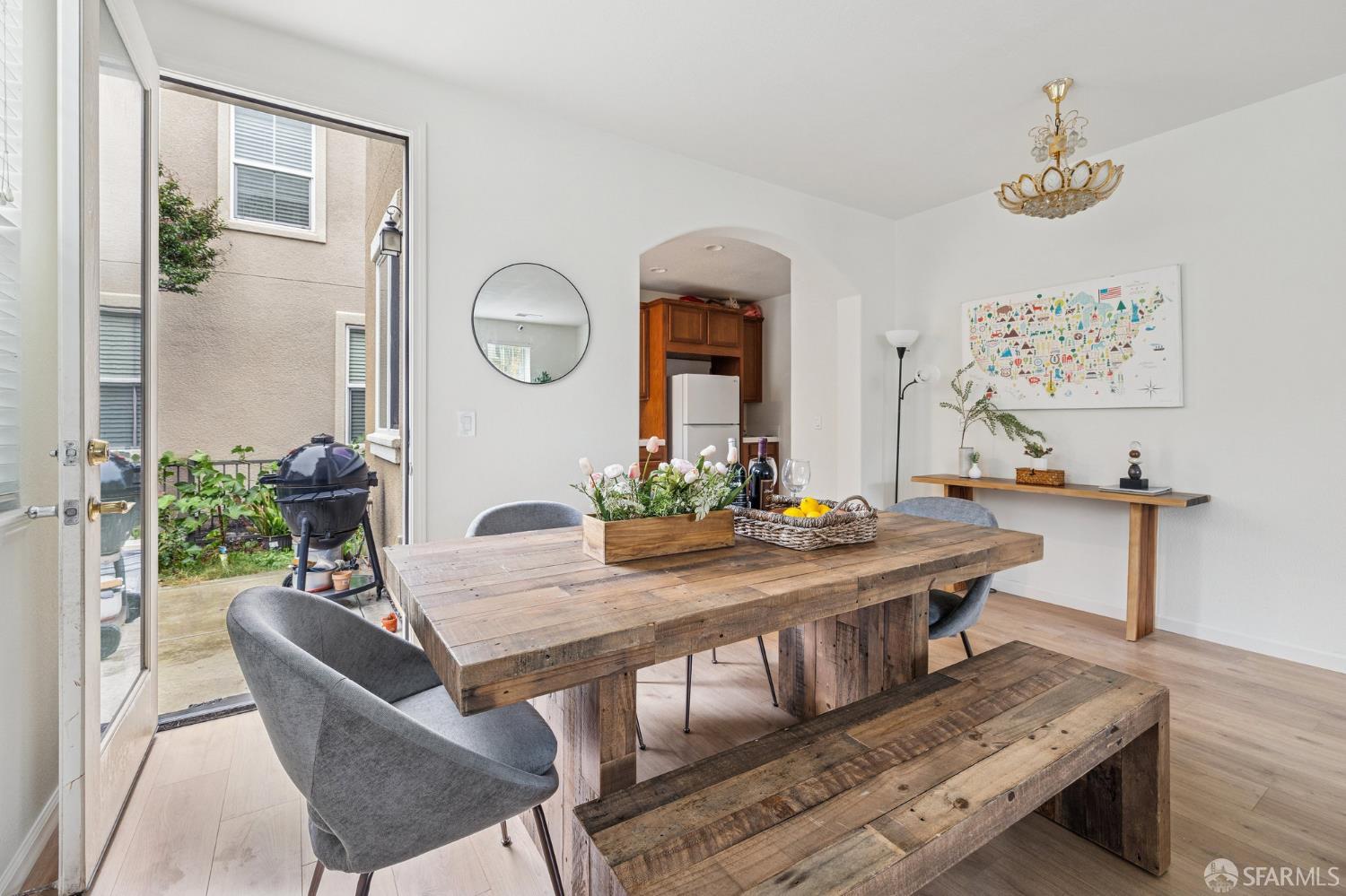 Detail Gallery Image 5 of 38 For 205 Montevina Way, Hayward,  CA 94545 - 5 Beds | 3 Baths