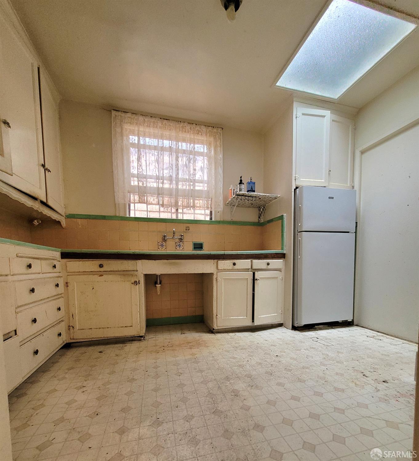 Detail Gallery Image 4 of 7 For 255 Miramar Ave, San Francisco,  CA 94112 - 2 Beds | 1 Baths