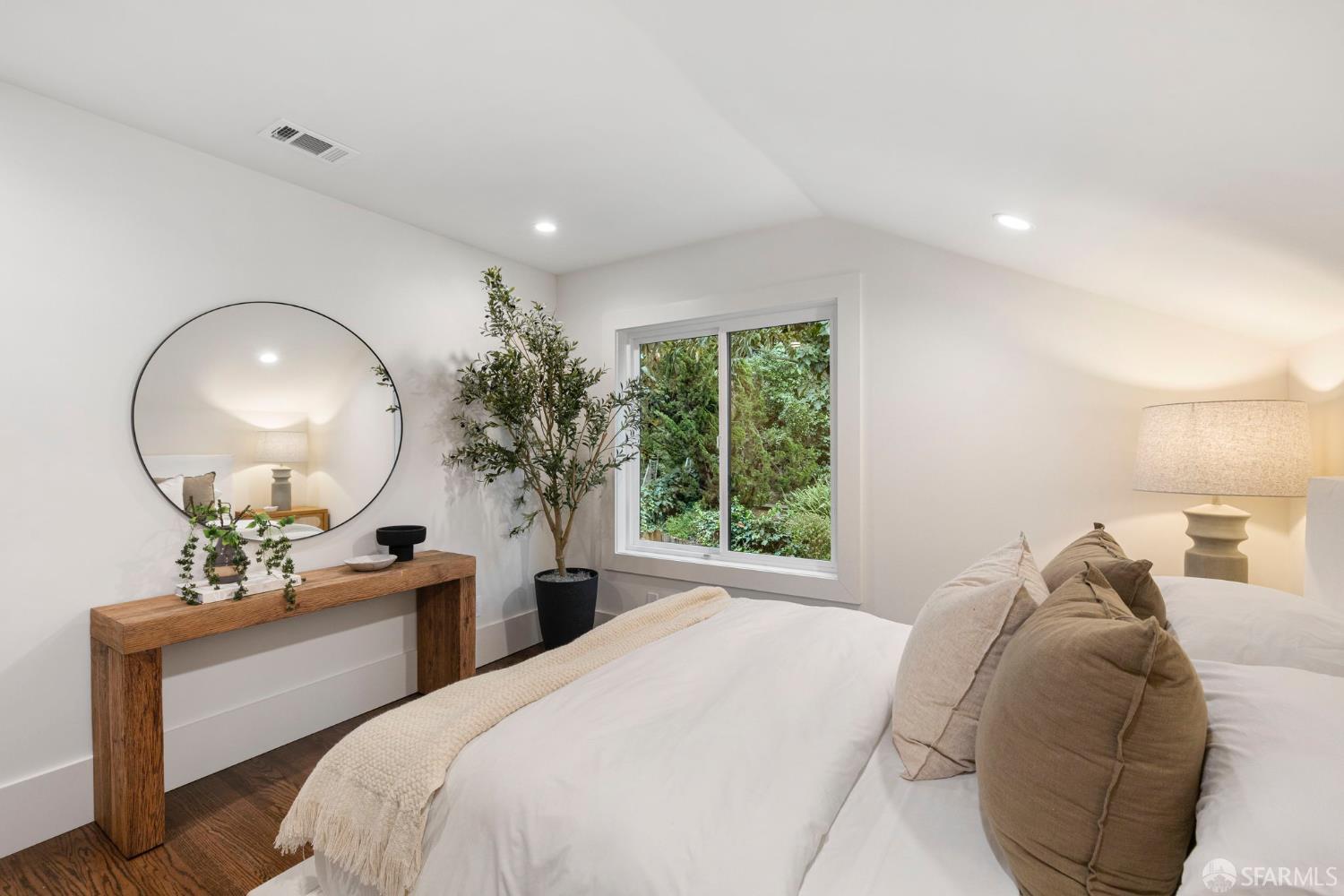 Detail Gallery Image 46 of 66 For 3983 19th St, San Francisco,  CA 94114 - 4 Beds | 2/1 Baths