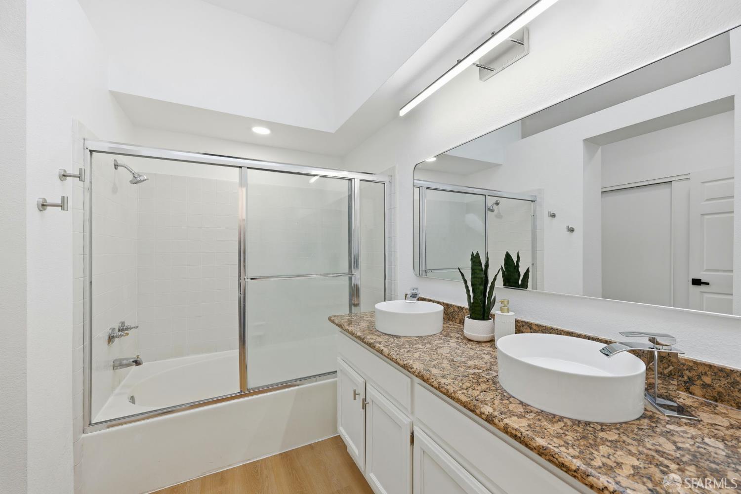 Detail Gallery Image 29 of 42 For 287 Scotts Vly, Hercules,  CA 94547 - 3 Beds | 2/1 Baths