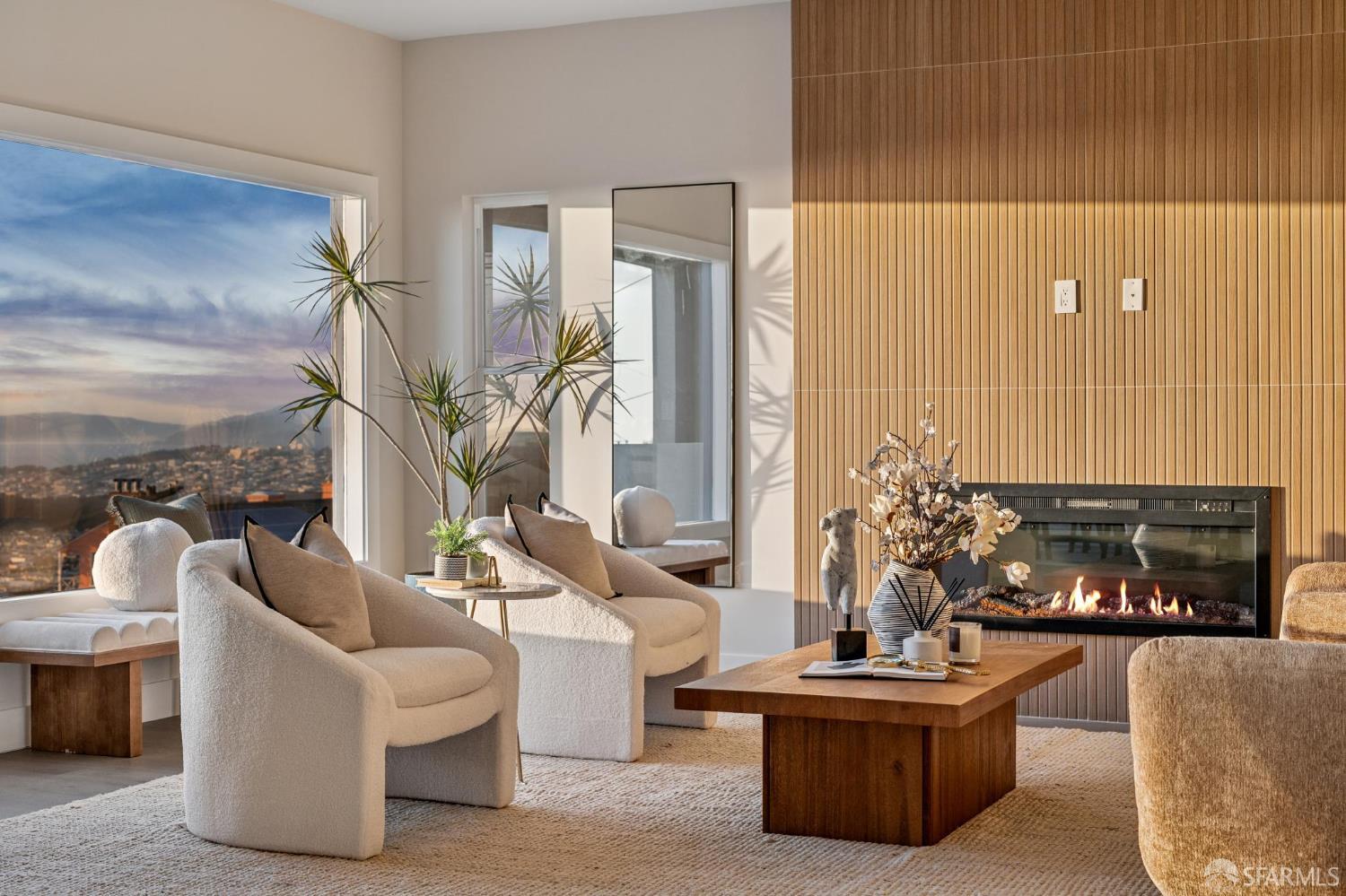 Detail Gallery Image 5 of 99 For 2024 15th Ave, San Francisco,  CA 94116 - 3 Beds | 4/1 Baths