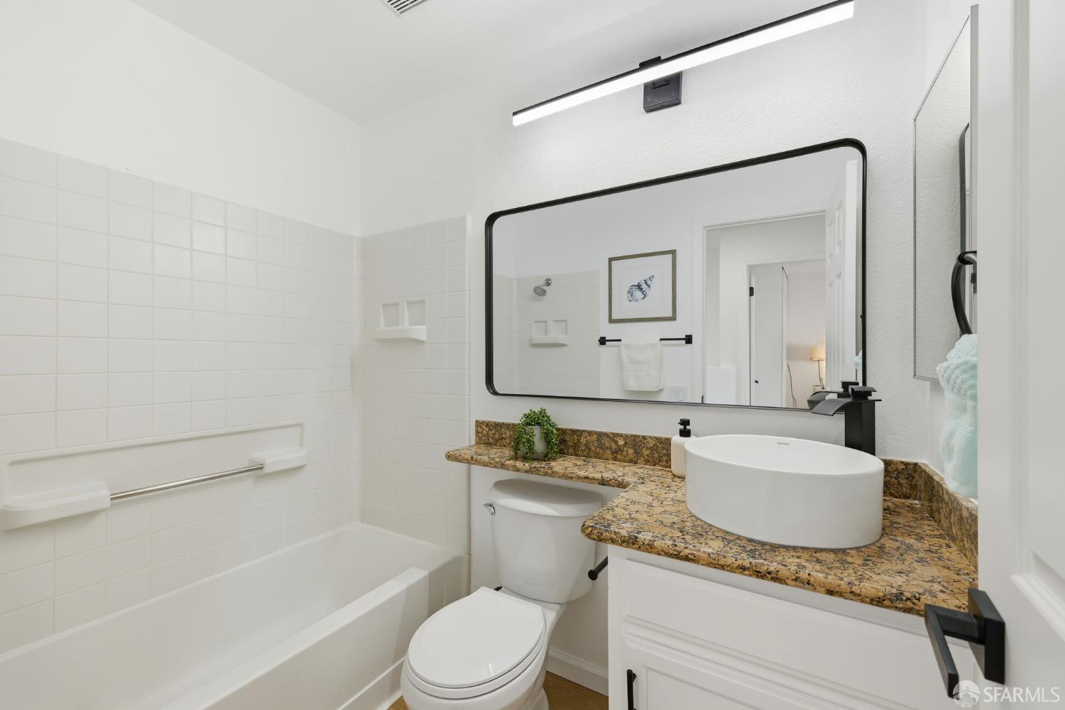 Detail Gallery Image 32 of 42 For 287 Scotts Vly, Hercules,  CA 94547 - 3 Beds | 2/1 Baths