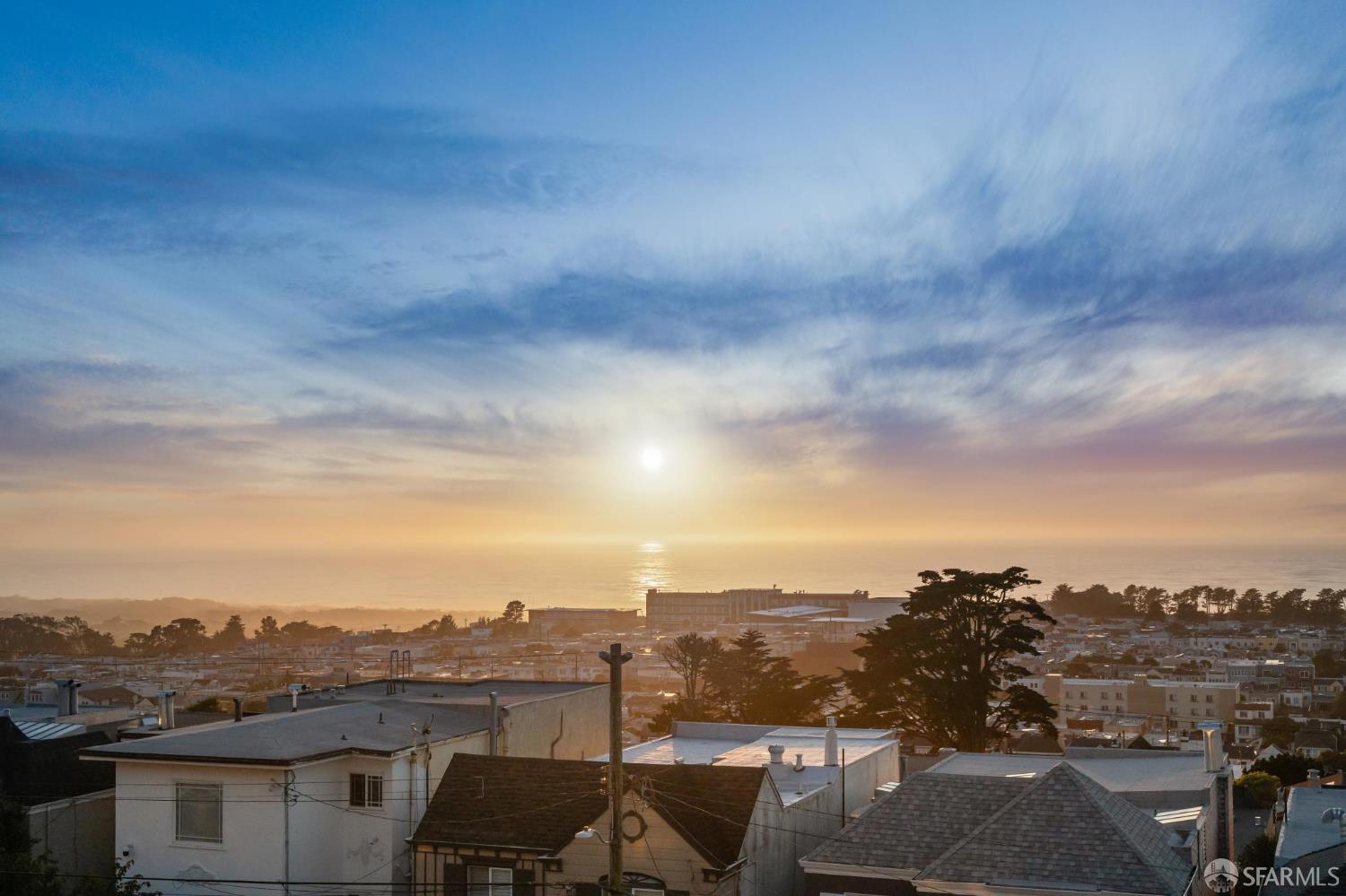 Detail Gallery Image 8 of 99 For 2024 15th Ave, San Francisco,  CA 94116 - 3 Beds | 4/1 Baths