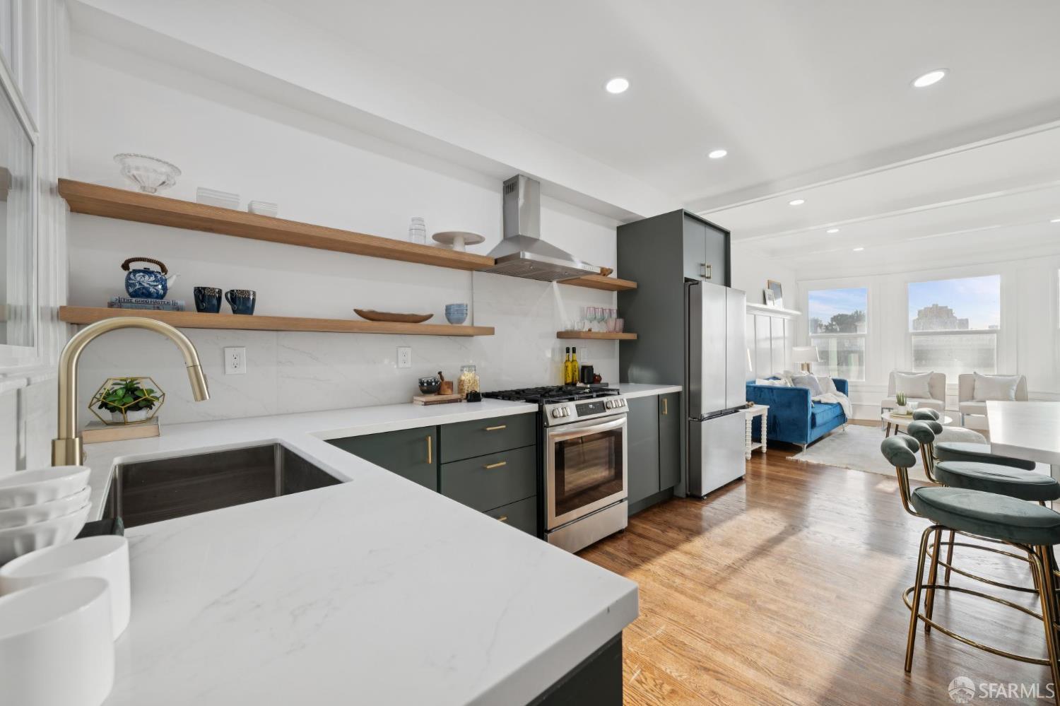 Detail Gallery Image 18 of 34 For 1449 Hyde St #4,  San Francisco,  CA 94109 - 1 Beds | 1 Baths
