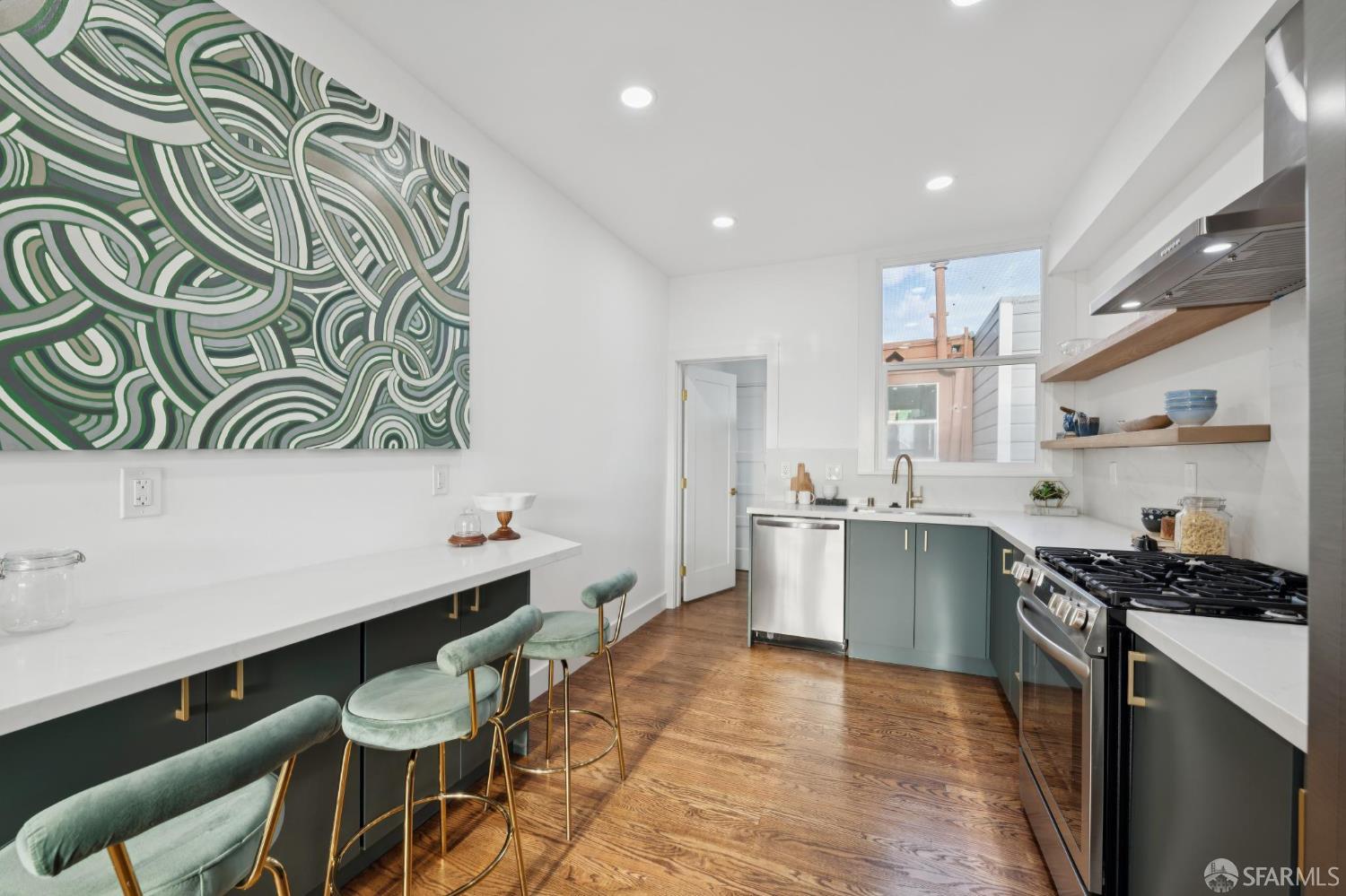 Detail Gallery Image 16 of 34 For 1449 Hyde St #4,  San Francisco,  CA 94109 - 1 Beds | 1 Baths