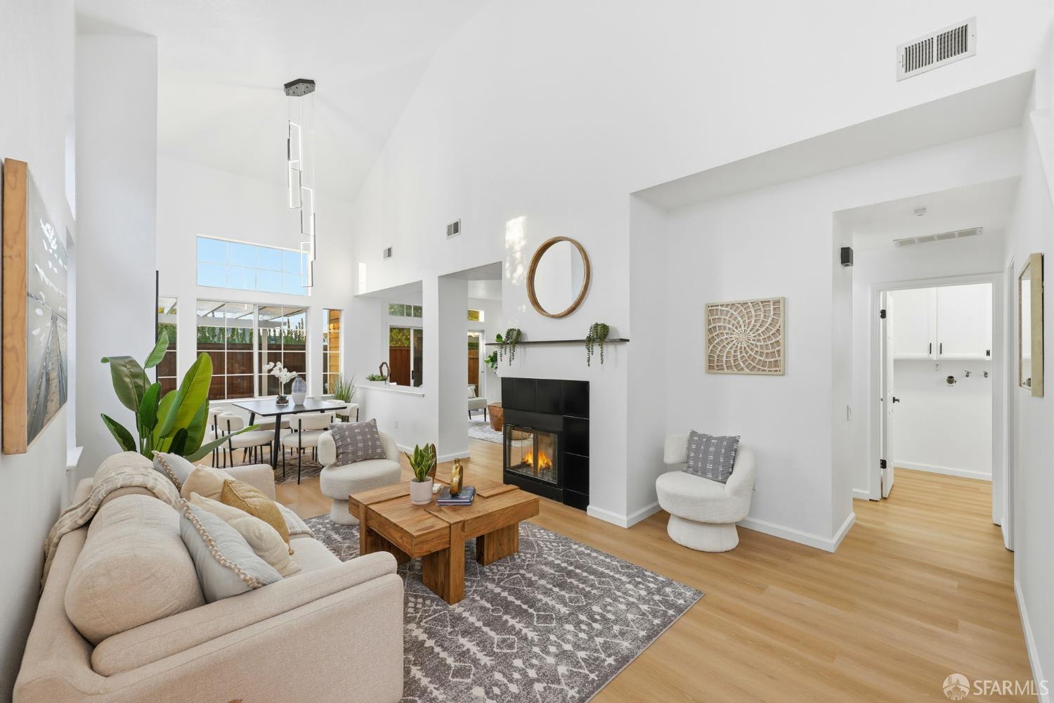 Detail Gallery Image 3 of 42 For 287 Scotts Vly, Hercules,  CA 94547 - 3 Beds | 2/1 Baths