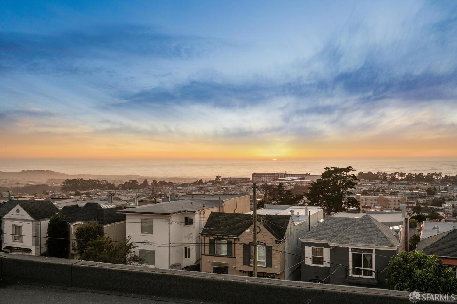 Detail Gallery Image 9 of 99 For 2024 15th Ave, San Francisco,  CA 94116 - 3 Beds | 4/1 Baths