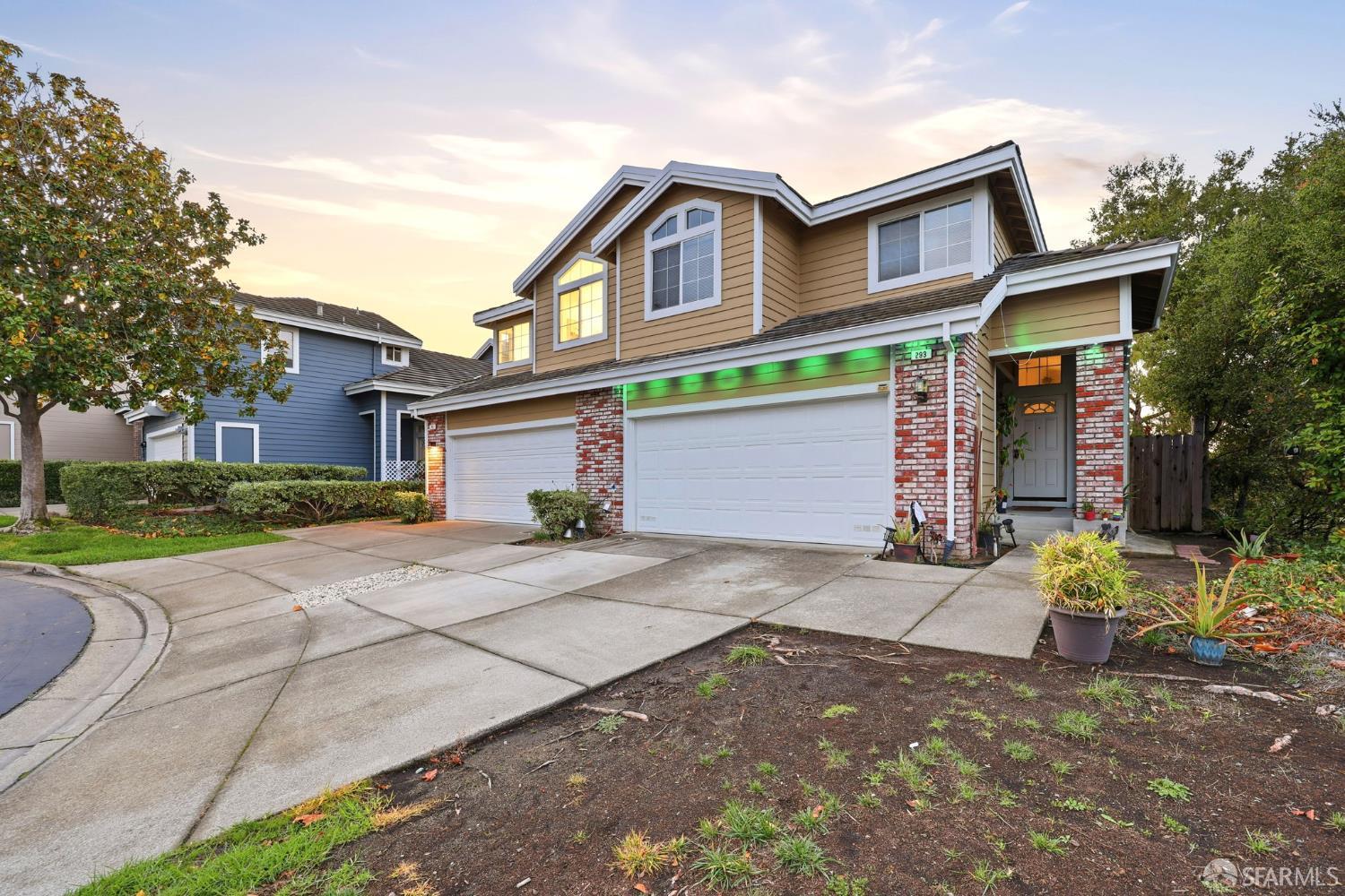 Detail Gallery Image 5 of 42 For 287 Scotts Vly, Hercules,  CA 94547 - 3 Beds | 2/1 Baths