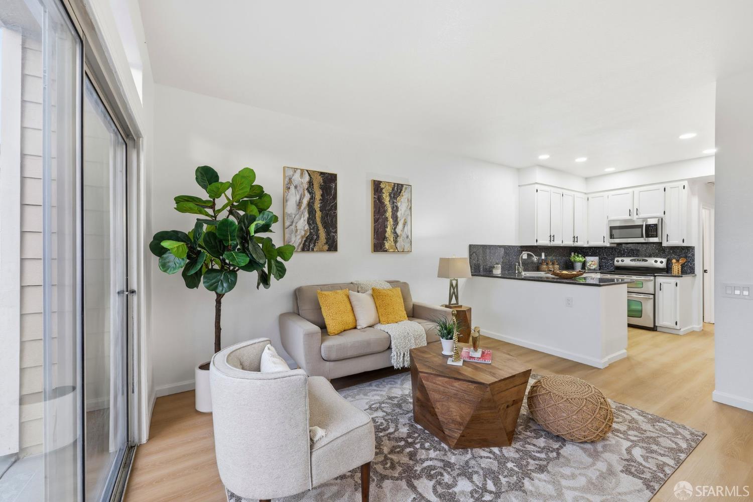 Detail Gallery Image 10 of 42 For 287 Scotts Vly, Hercules,  CA 94547 - 3 Beds | 2/1 Baths