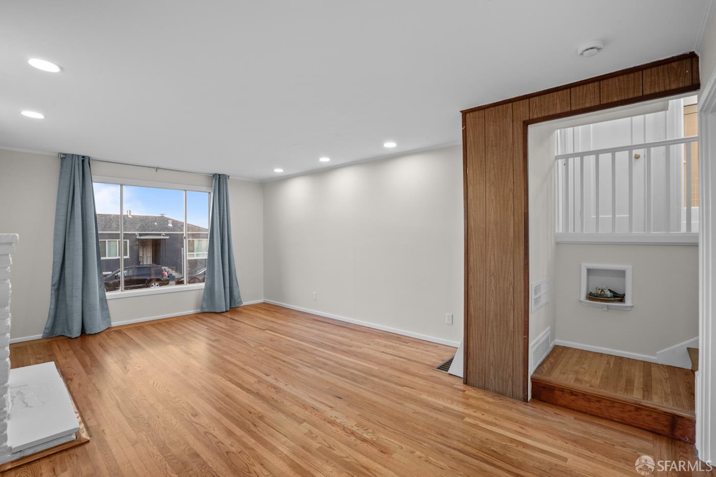 Detail Gallery Image 4 of 20 For 193 Hillside Blvd, Daly City,  CA 94014 - 3 Beds | 1 Baths