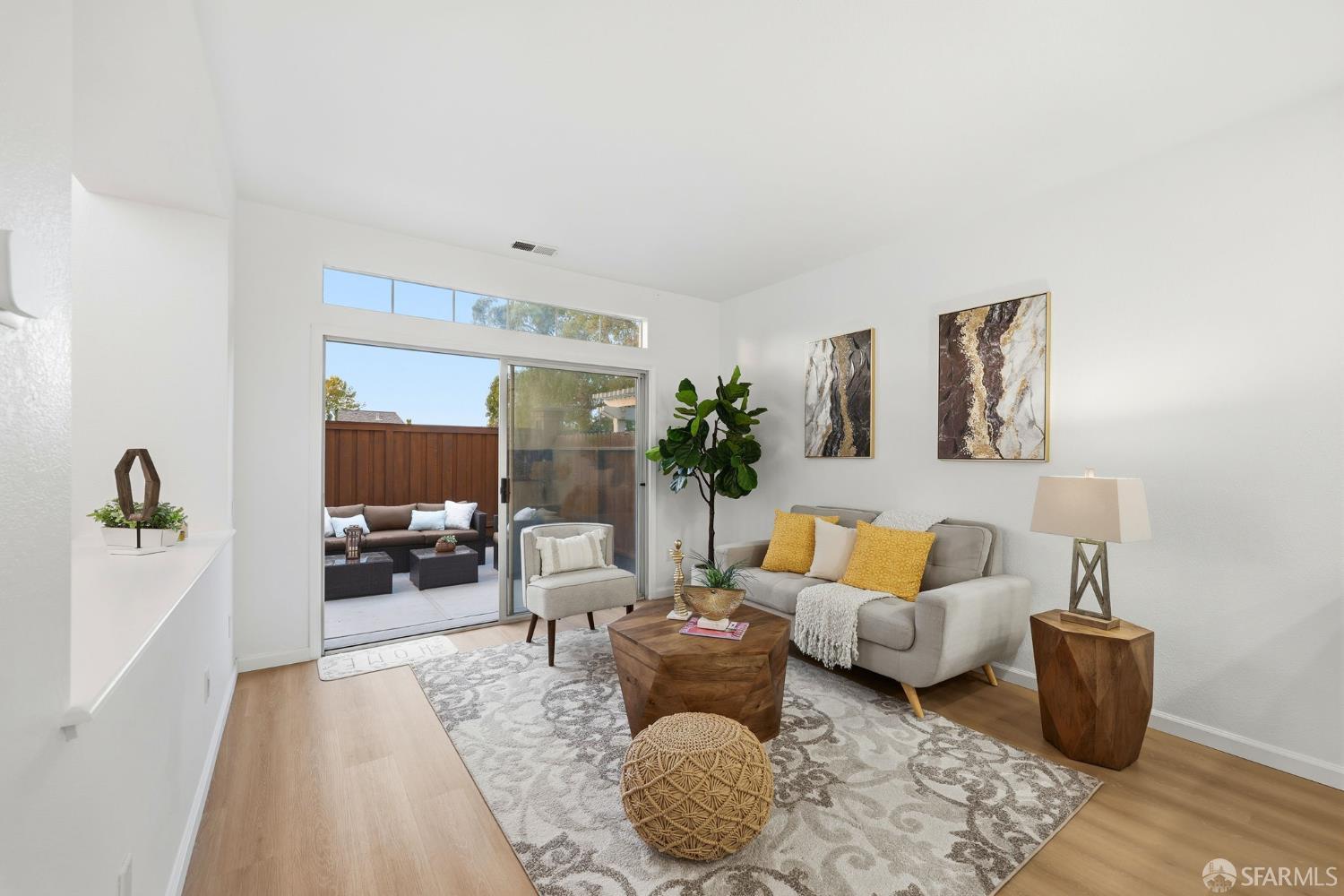 Detail Gallery Image 9 of 42 For 287 Scotts Vly, Hercules,  CA 94547 - 3 Beds | 2/1 Baths