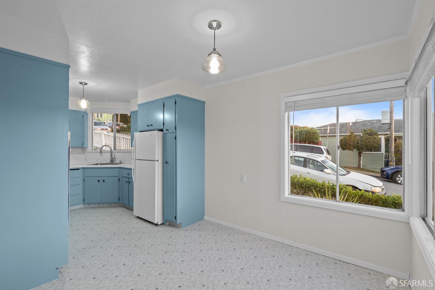 Detail Gallery Image 5 of 20 For 193 Hillside Blvd, Daly City,  CA 94014 - 3 Beds | 1 Baths