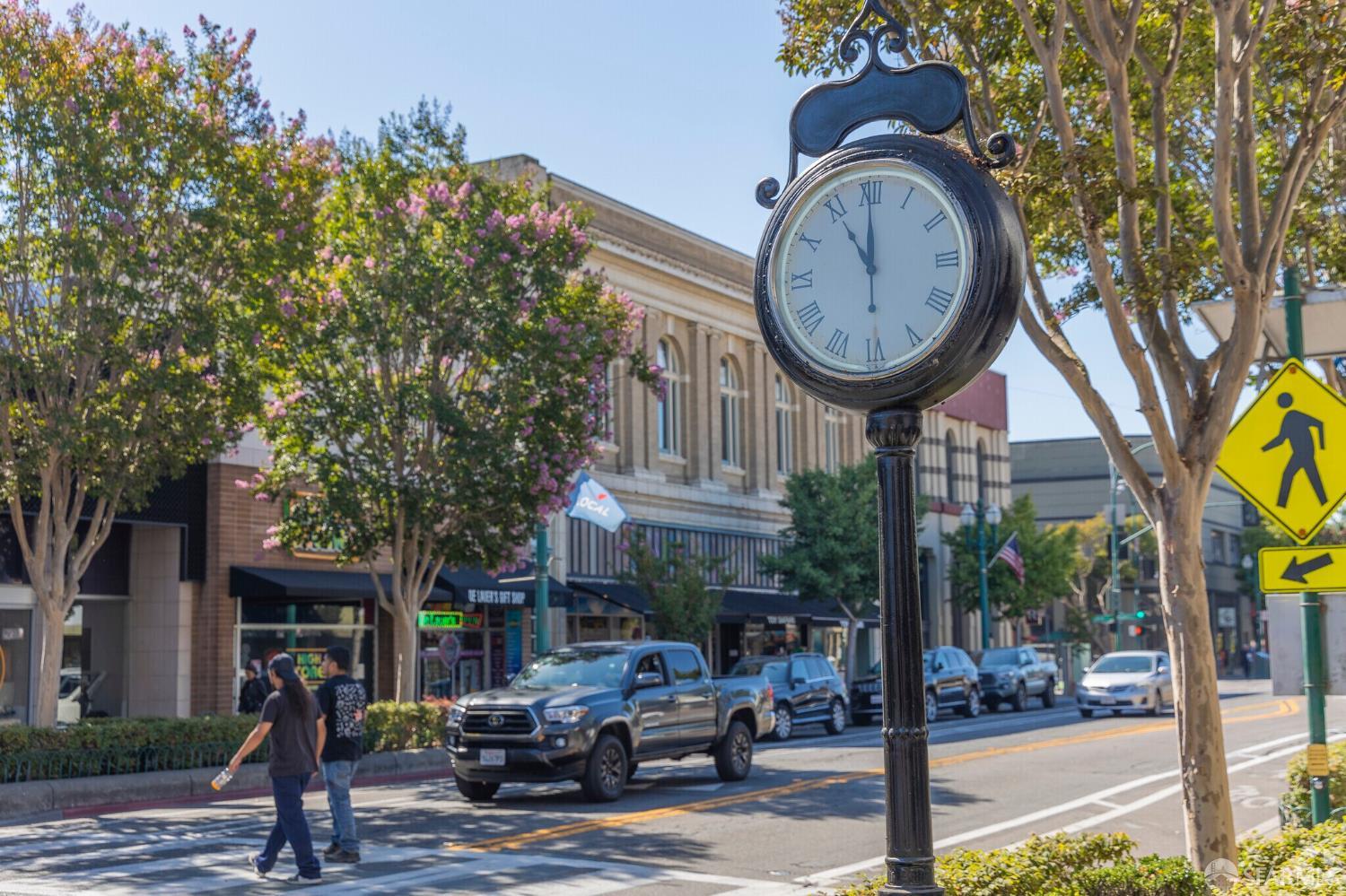 Detail Gallery Image 4 of 8 For 1407 Park St, Other City,  CA 94501 - – Beds | – Baths