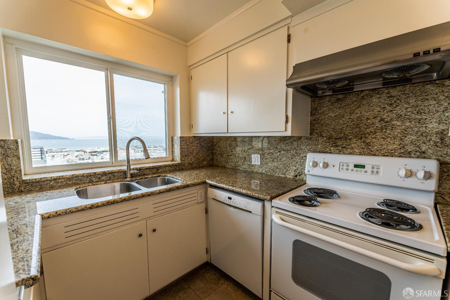 Detail Gallery Image 6 of 15 For 866 Green St #5,  San Francisco,  CA 94133 - 0 Beds | 1/1 Baths