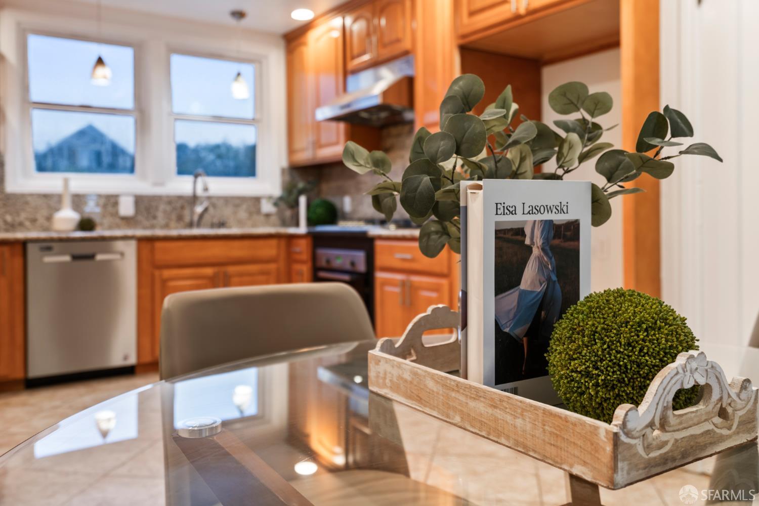 Detail Gallery Image 13 of 37 For 211 Sadowa St, San Francisco,  CA 94112 - 3 Beds | 1 Baths