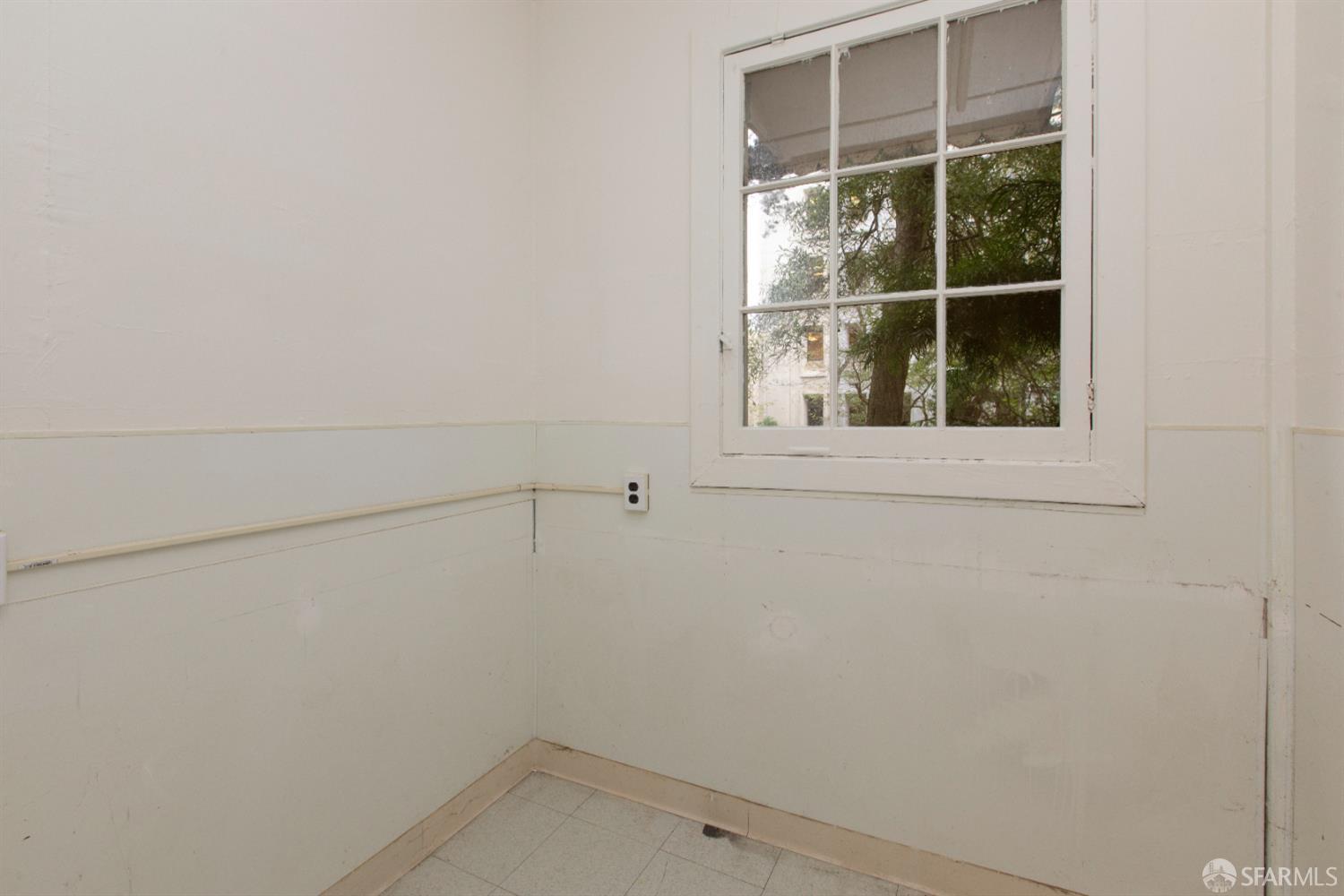 3927 Sacramento Street