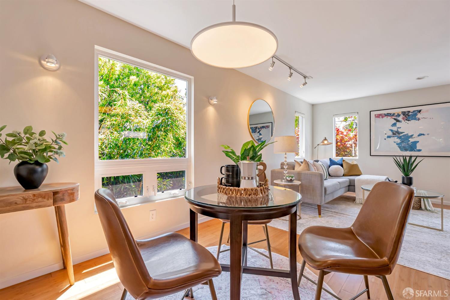 Detail Gallery Image 7 of 55 For 1028 55 St, Oakland,  CA 94608 - 4 Beds | 4 Baths