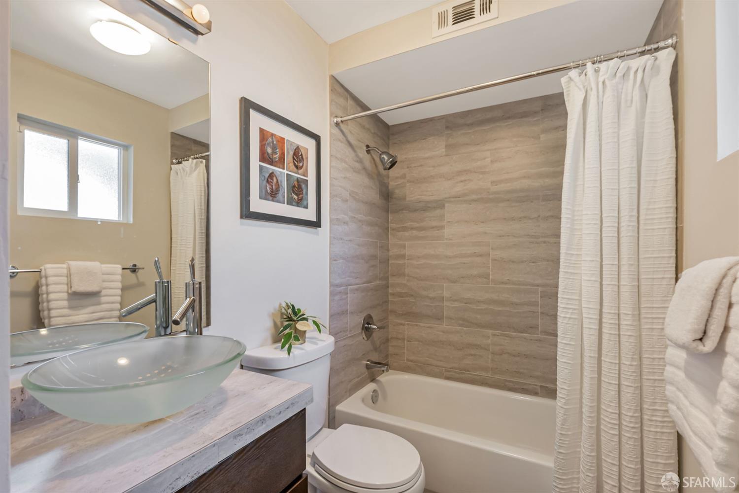 Detail Gallery Image 28 of 55 For 1028 55 St, Oakland,  CA 94608 - 4 Beds | 4 Baths