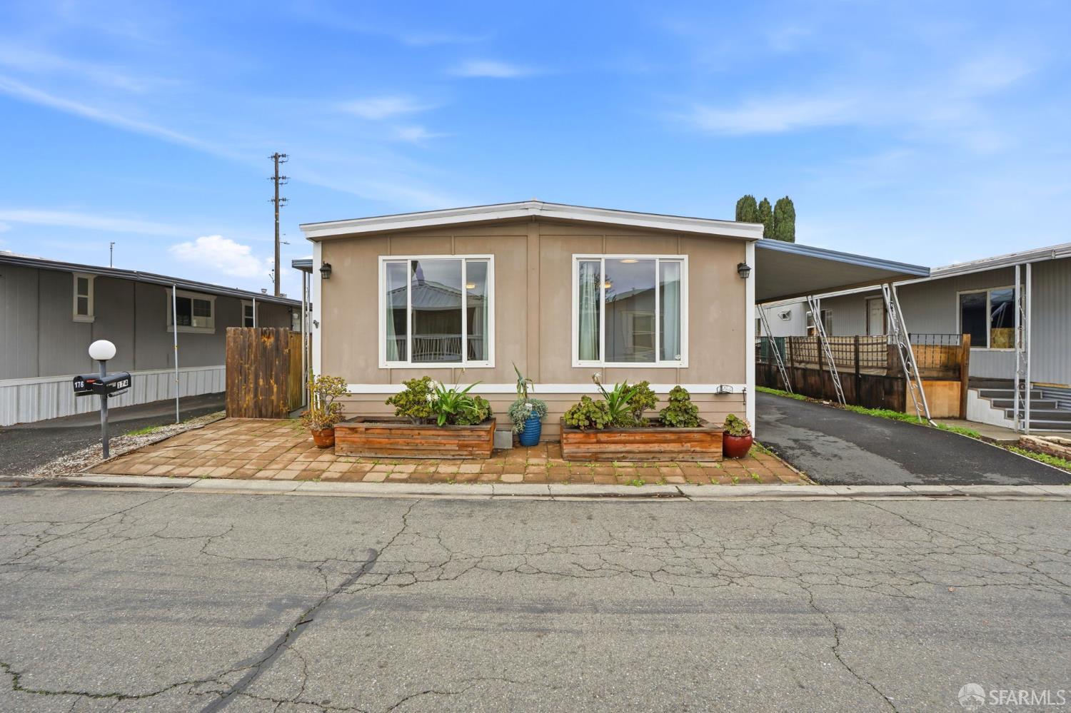 Detail Gallery Image 2 of 42 For 174 Medina Dr 153, Pacheco,  CA 94553 - 3 Beds | 2 Baths