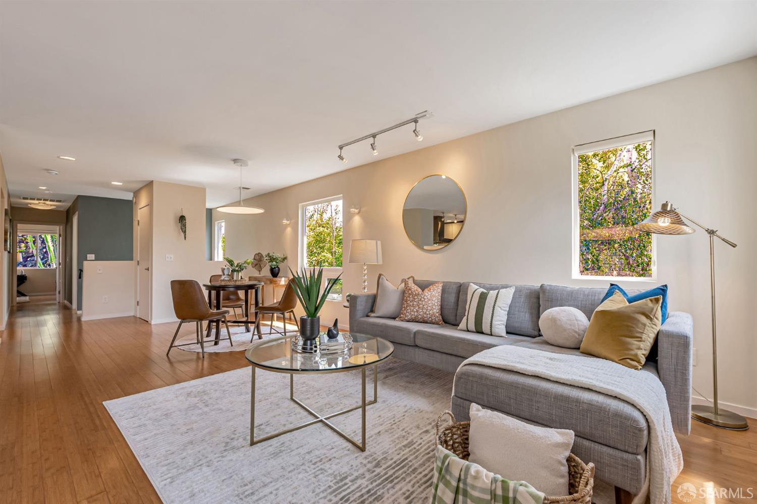 Detail Gallery Image 5 of 55 For 1028 55 St, Oakland,  CA 94608 - 4 Beds | 4 Baths