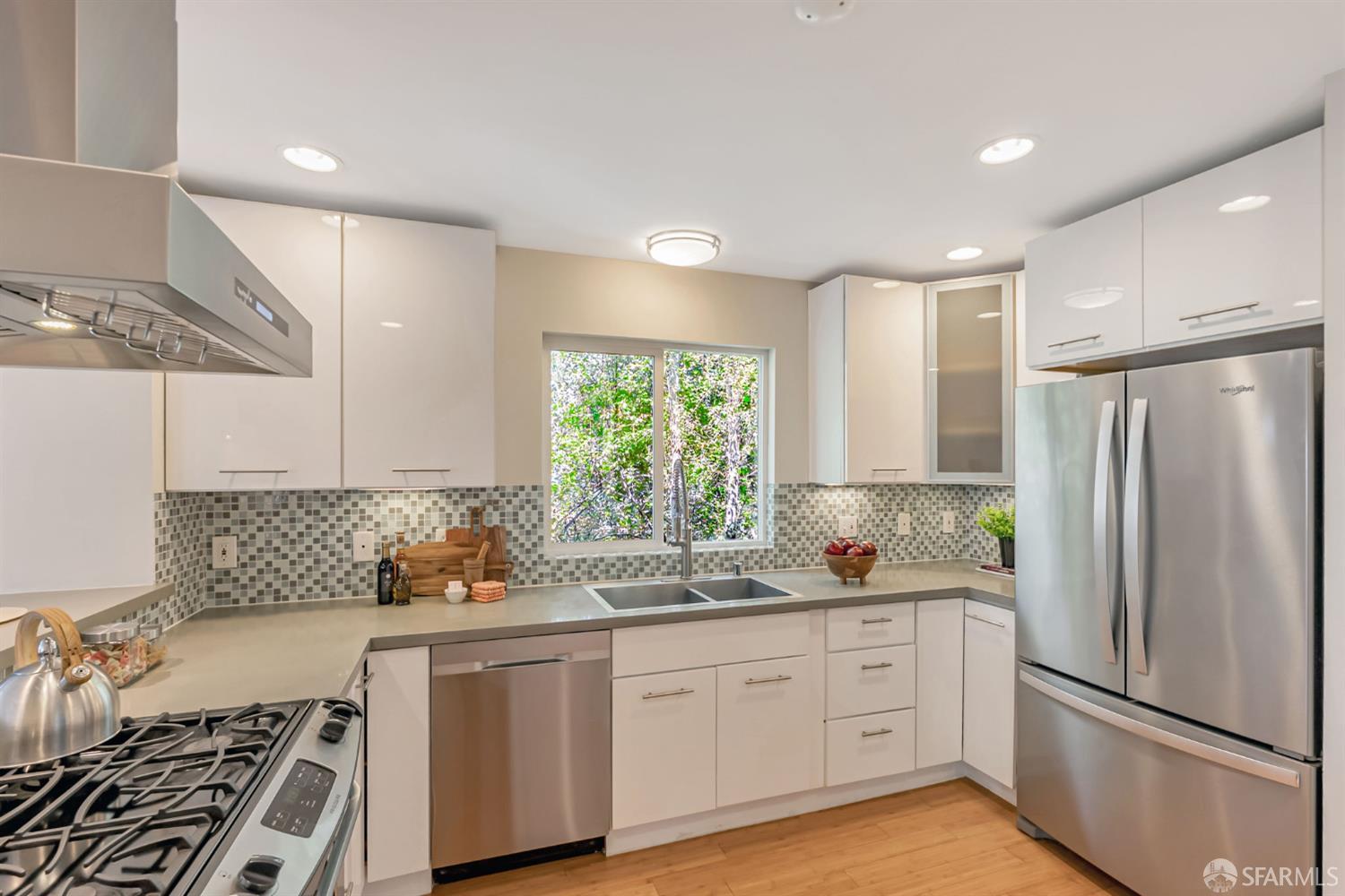 Detail Gallery Image 16 of 55 For 1028 55 St, Oakland,  CA 94608 - 4 Beds | 4 Baths