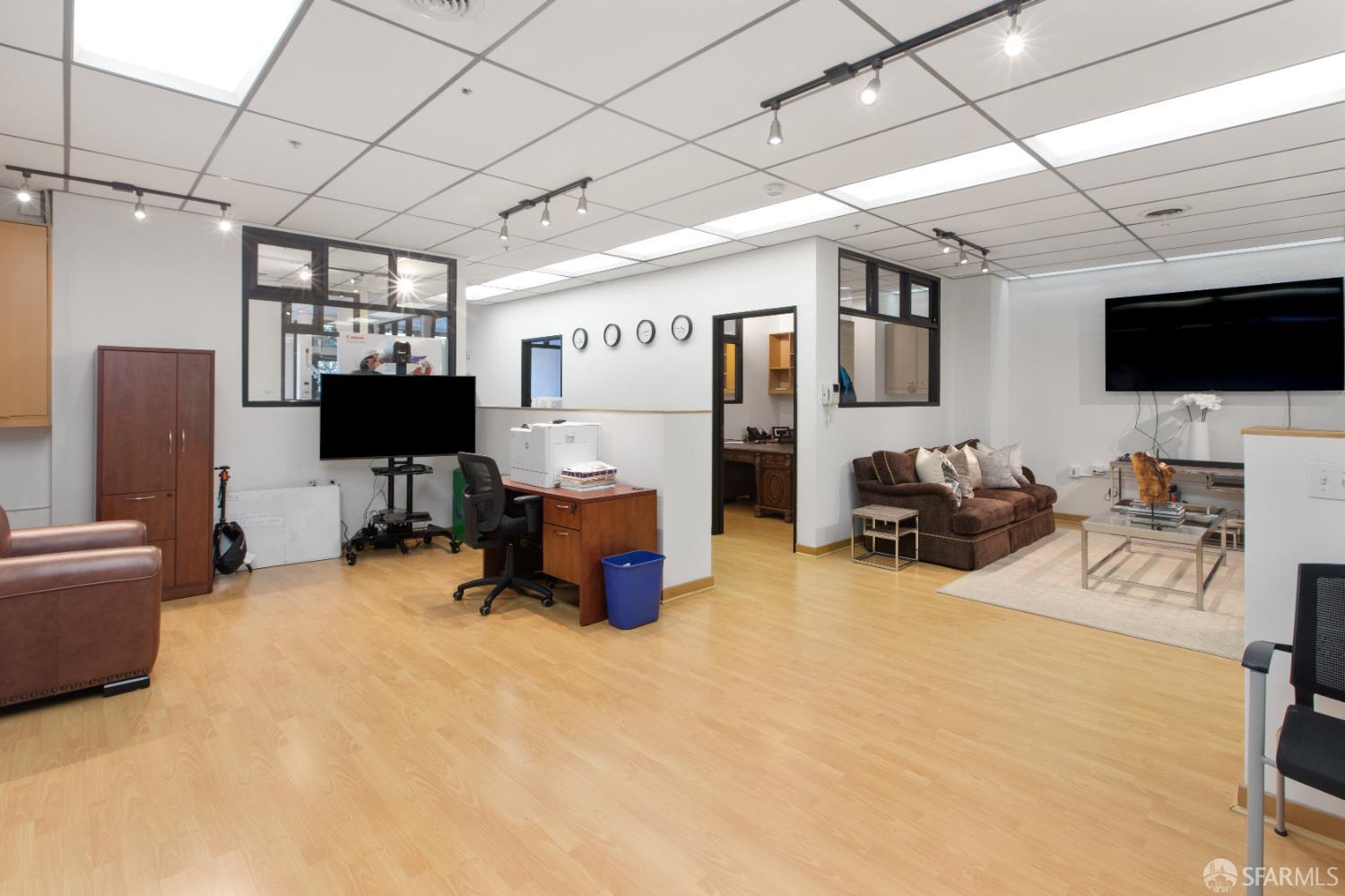 Detail Gallery Image 2 of 19 For 1715 Polk St, San Francisco,  CA 94109 - – Beds | – Baths