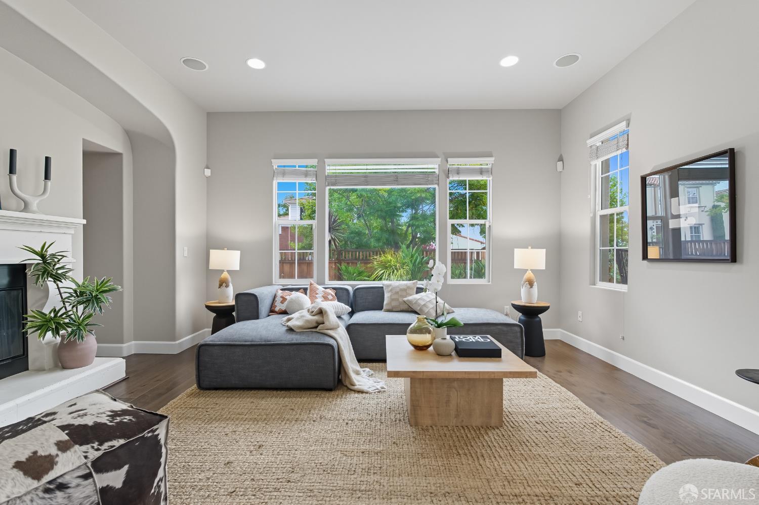 Detail Gallery Image 2 of 57 For 2129 Creekview Dr, Danville,  CA 94506 - 5 Beds | 5 Baths