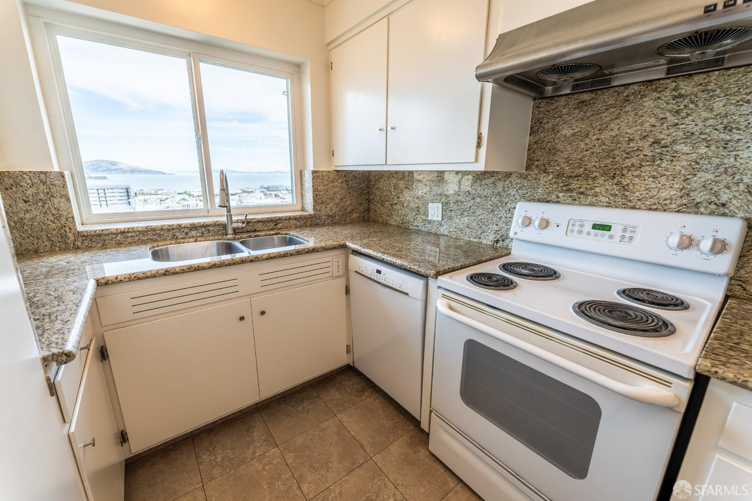 Detail Gallery Image 10 of 15 For 866 Green St #5,  San Francisco,  CA 94133 - 0 Beds | 1/1 Baths