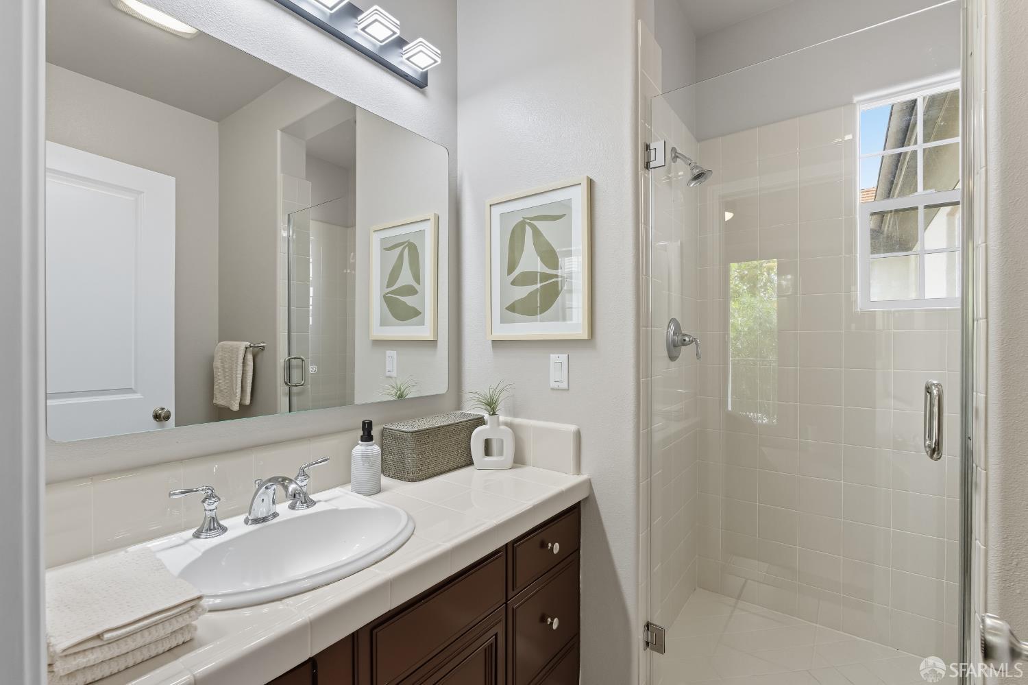 Detail Gallery Image 17 of 57 For 2129 Creekview Dr, Danville,  CA 94506 - 5 Beds | 5 Baths