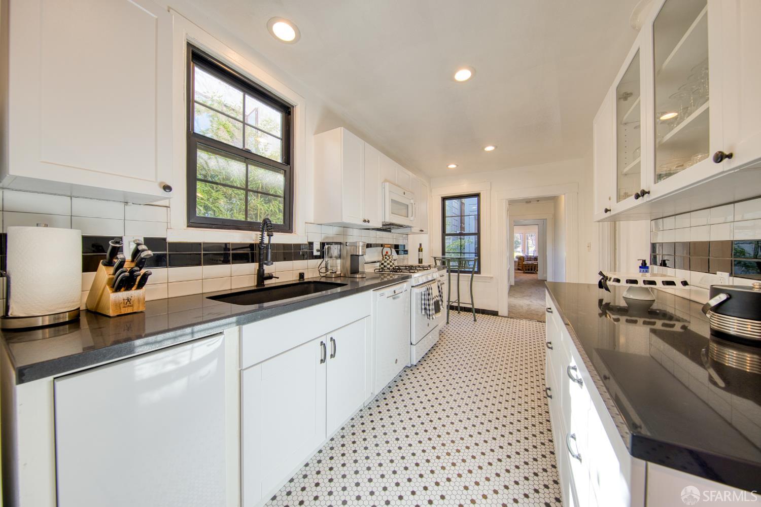 Detail Gallery Image 20 of 38 For 2918 Lyon St, San Francisco,  CA 94123 - – Beds | – Baths