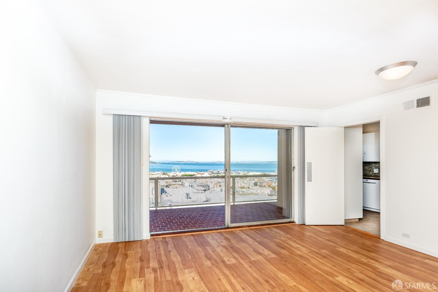 Detail Gallery Image 13 of 15 For 866 Green St #5,  San Francisco,  CA 94133 - 0 Beds | 1/1 Baths