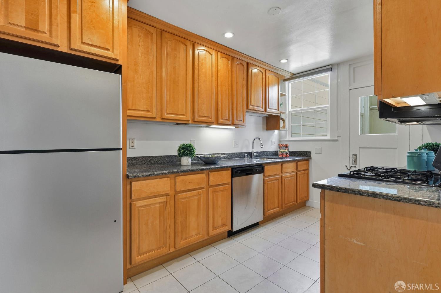 Detail Gallery Image 21 of 31 For 6643 California St, San Francisco,  CA 94121 - 2 Beds | 1 Baths