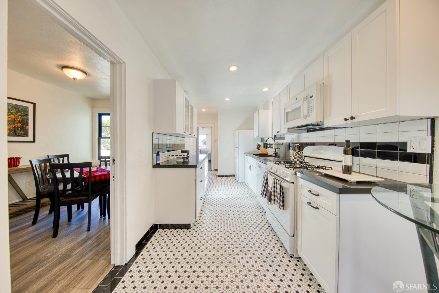 Detail Gallery Image 23 of 38 For 2918 Lyon St, San Francisco,  CA 94123 - – Beds | – Baths