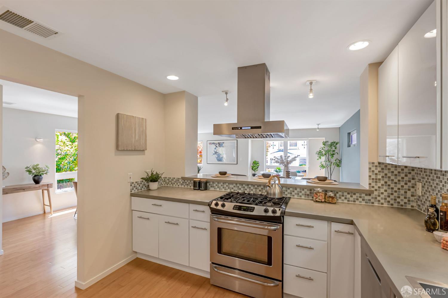 Detail Gallery Image 17 of 55 For 1028 55 St, Oakland,  CA 94608 - 4 Beds | 4 Baths