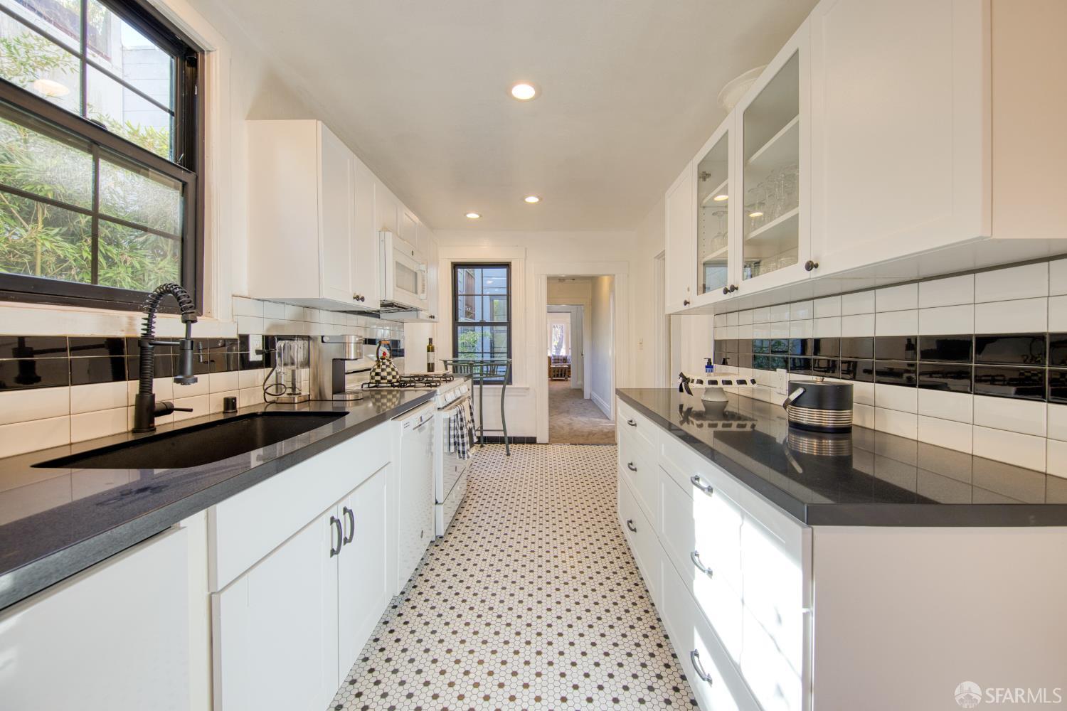 Detail Gallery Image 21 of 38 For 2918 Lyon St, San Francisco,  CA 94123 - – Beds | – Baths