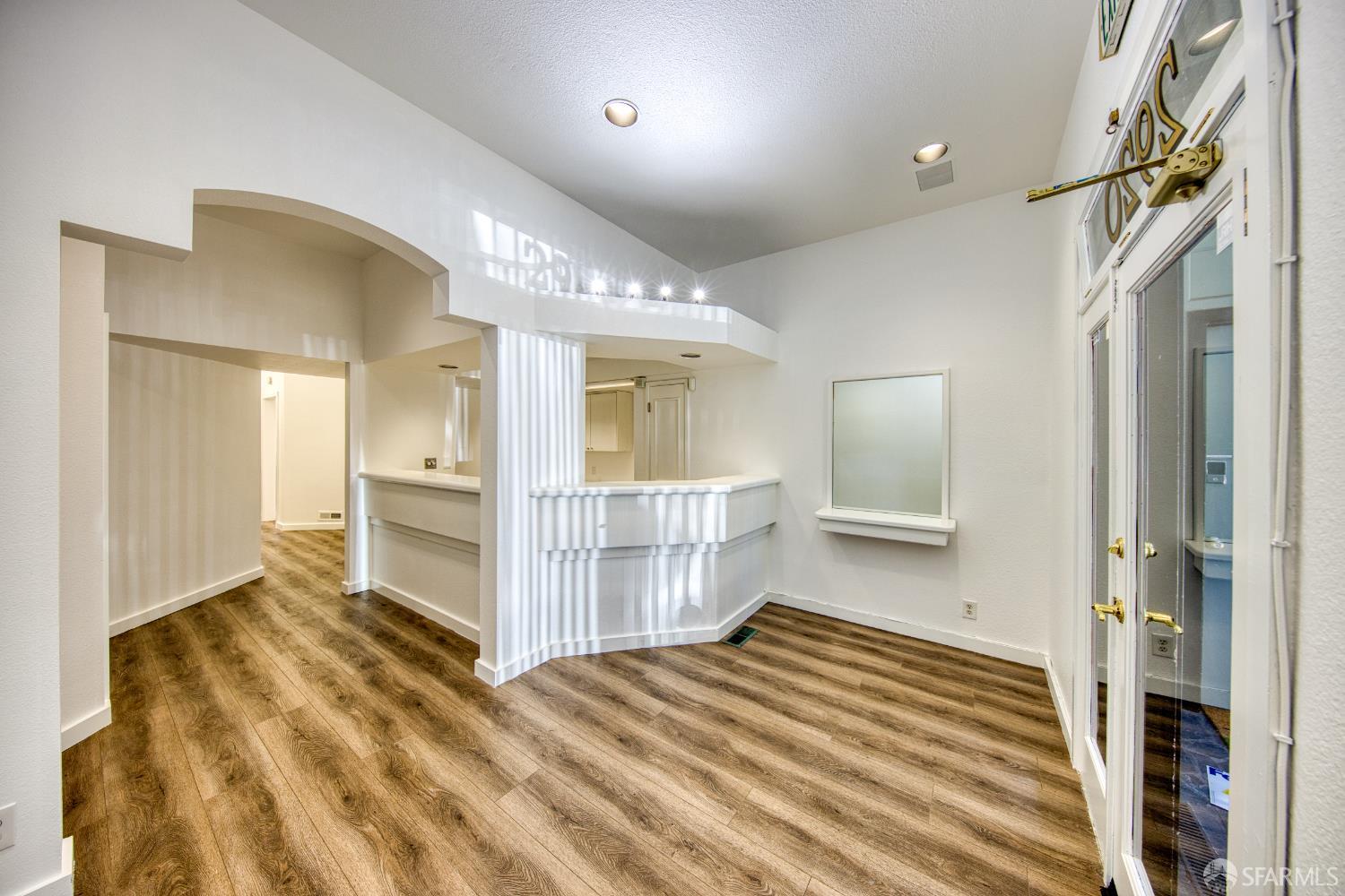 Detail Gallery Image 3 of 38 For 2918 Lyon St, San Francisco,  CA 94123 - – Beds | – Baths