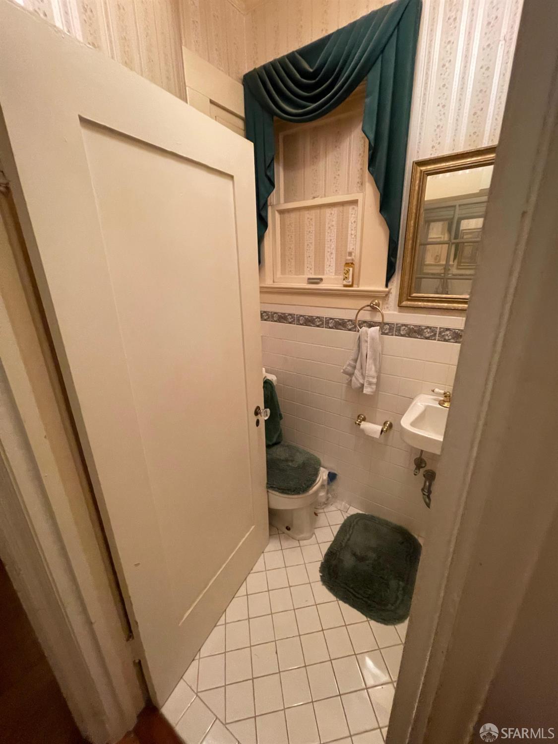 Detail Gallery Image 11 of 43 For 2466 34th Ave, San Francisco,  CA 94116 - 4 Beds | 2/1 Baths