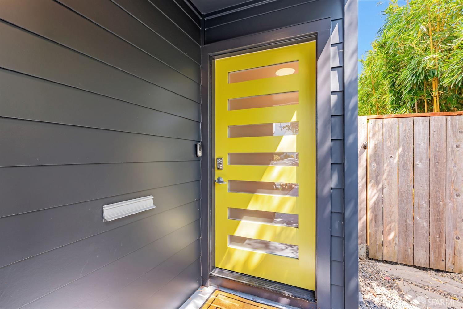 Detail Gallery Image 3 of 55 For 1028 55 St, Oakland,  CA 94608 - 4 Beds | 4 Baths