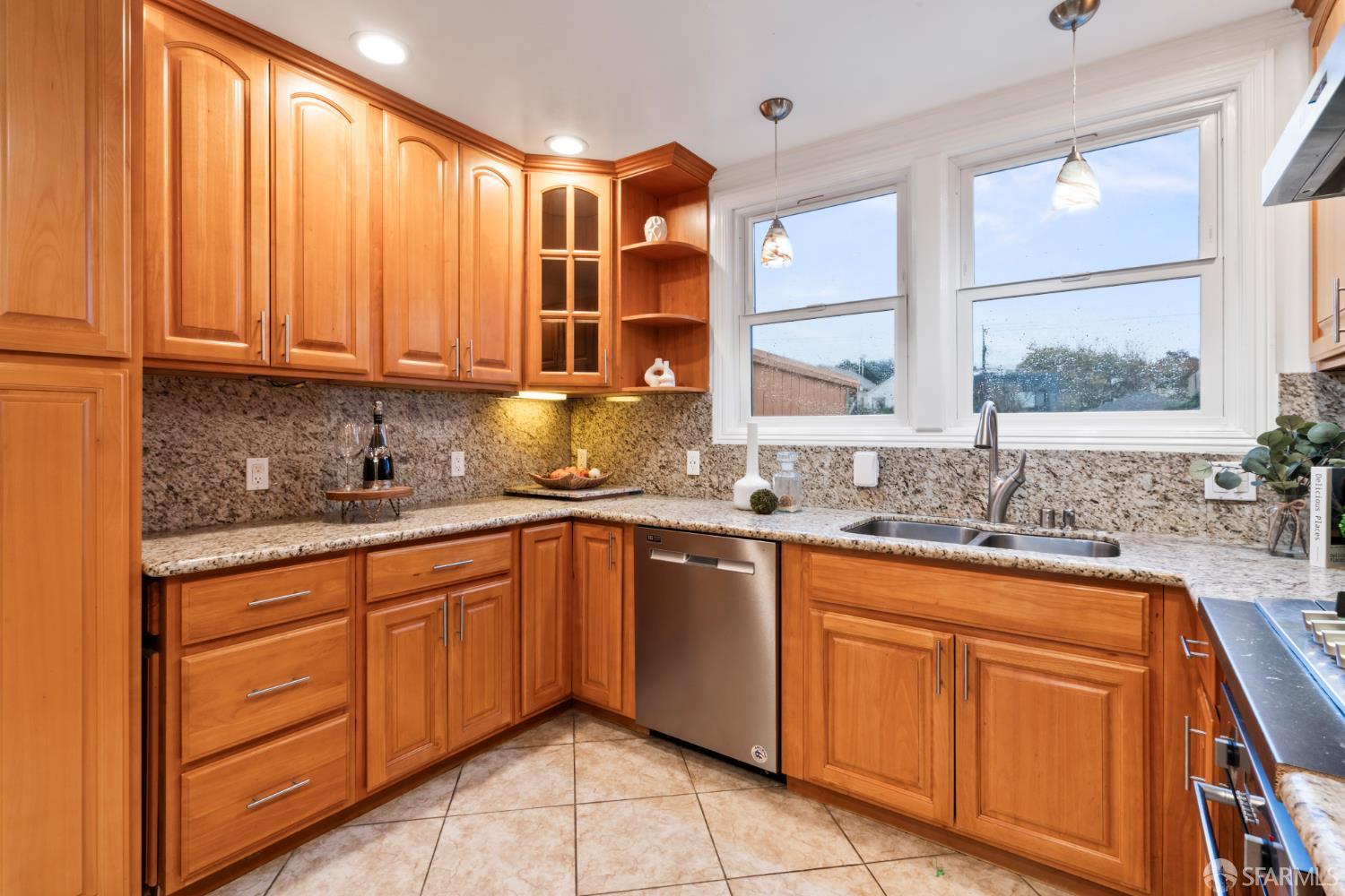 Detail Gallery Image 11 of 37 For 211 Sadowa St, San Francisco,  CA 94112 - 3 Beds | 1 Baths