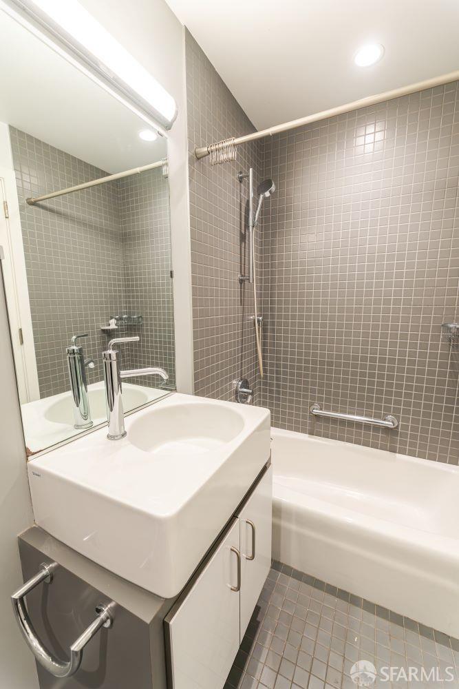 Detail Gallery Image 5 of 7 For 325 Clipper St 325a,  San Francisco,  CA 94114 - 1 Beds | 1 Baths