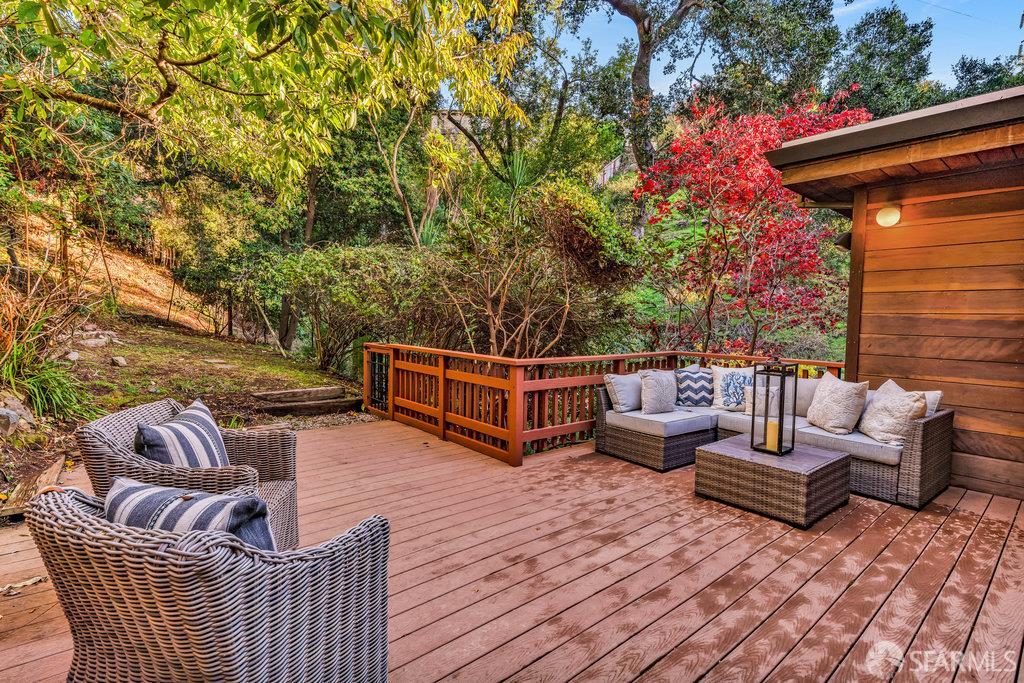 Detail Gallery Image 35 of 58 For 1647 Trestle Glen Rd, Oakland,  CA 94610 - 4 Beds | 2/1 Baths