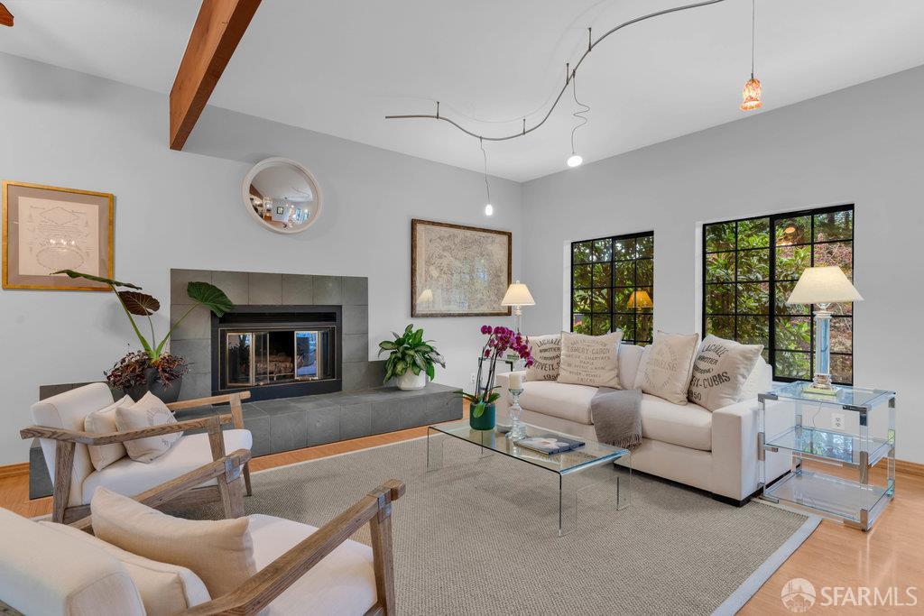 Detail Gallery Image 14 of 58 For 1647 Trestle Glen Rd, Oakland,  CA 94610 - 4 Beds | 2/1 Baths