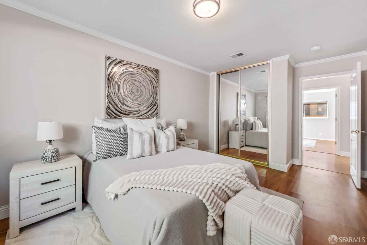1284 Columbus