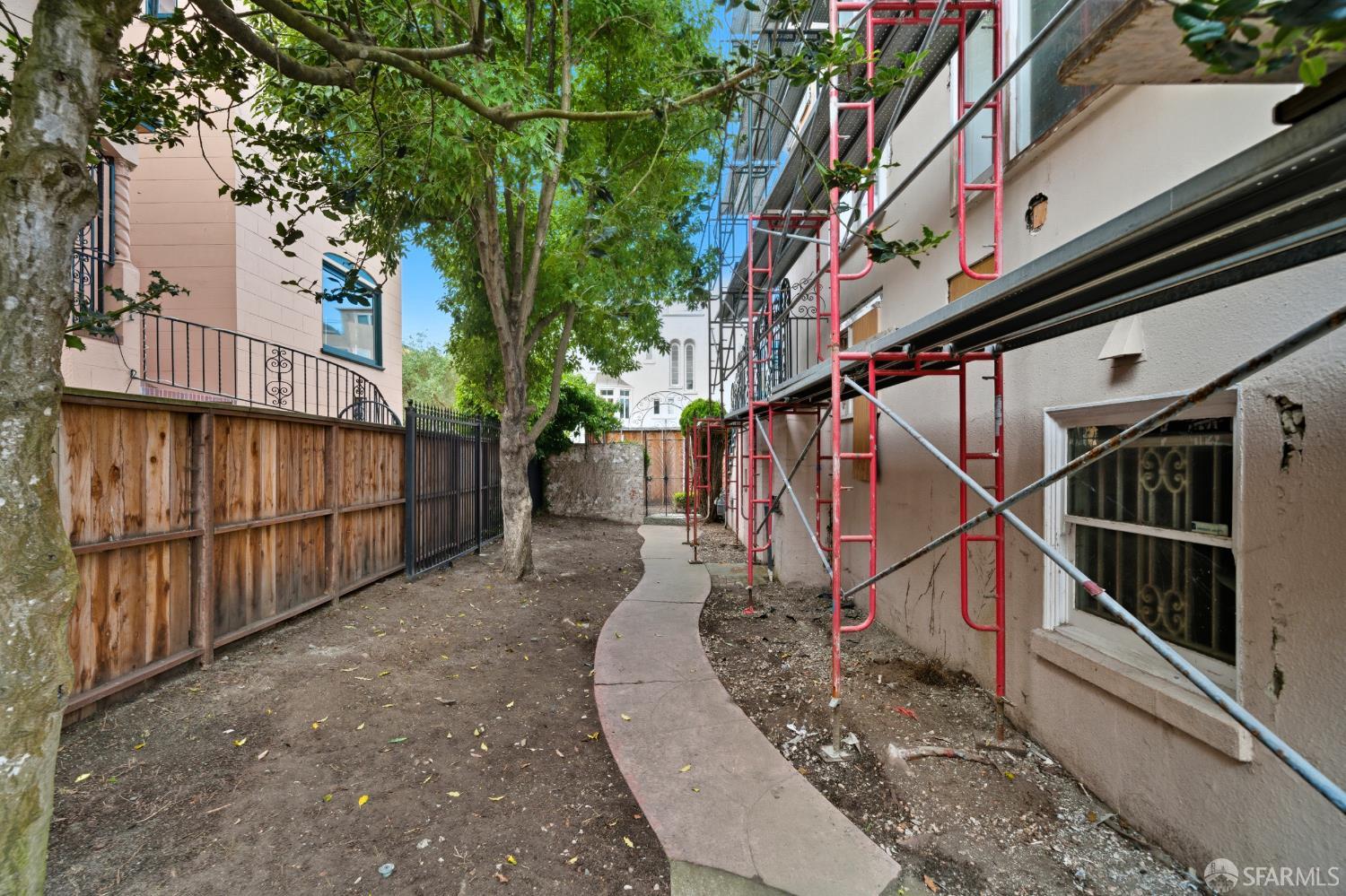 Detail Gallery Image 20 of 25 For 3666 Baker St, San Francisco,  CA 94123 - 4 Beds | 3/1 Baths