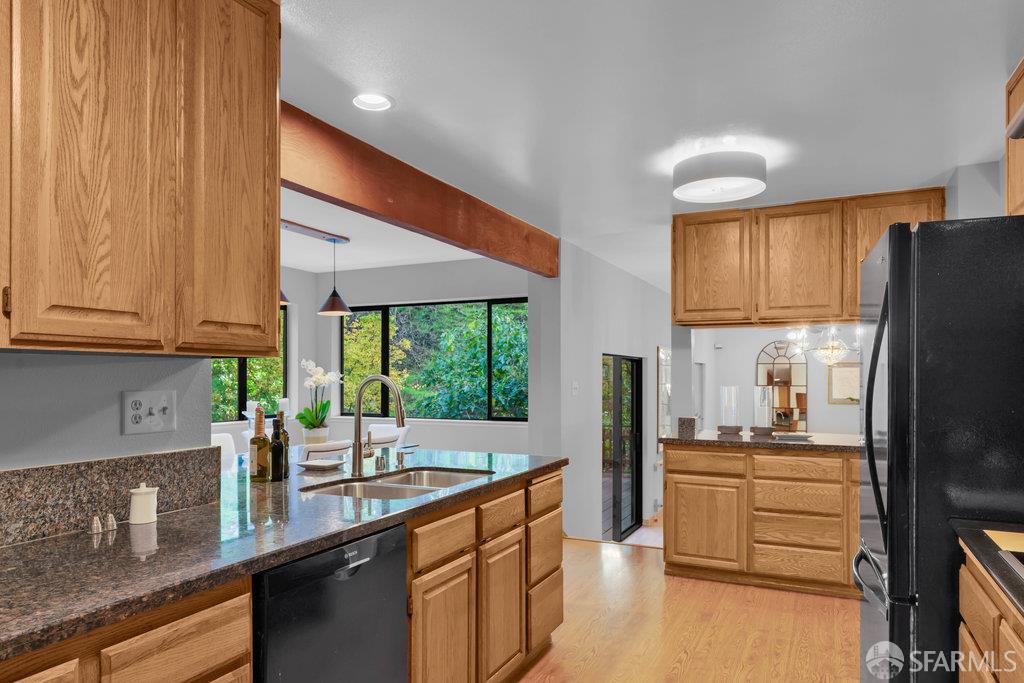 Detail Gallery Image 21 of 58 For 1647 Trestle Glen Rd, Oakland,  CA 94610 - 4 Beds | 2/1 Baths