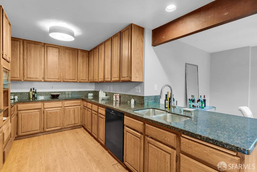 Detail Gallery Image 22 of 58 For 1647 Trestle Glen Rd, Oakland,  CA 94610 - 4 Beds | 2/1 Baths